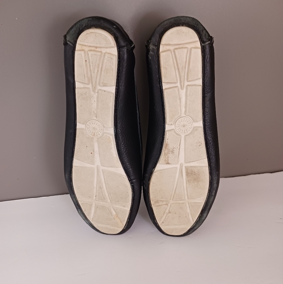 Women's UGG Flores black leather driving slip on loafers Size 8. Sn 1101572. - Picture 3 of 9